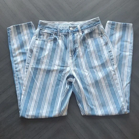 American Eagle Mom Jeans - Picture 13 of 14